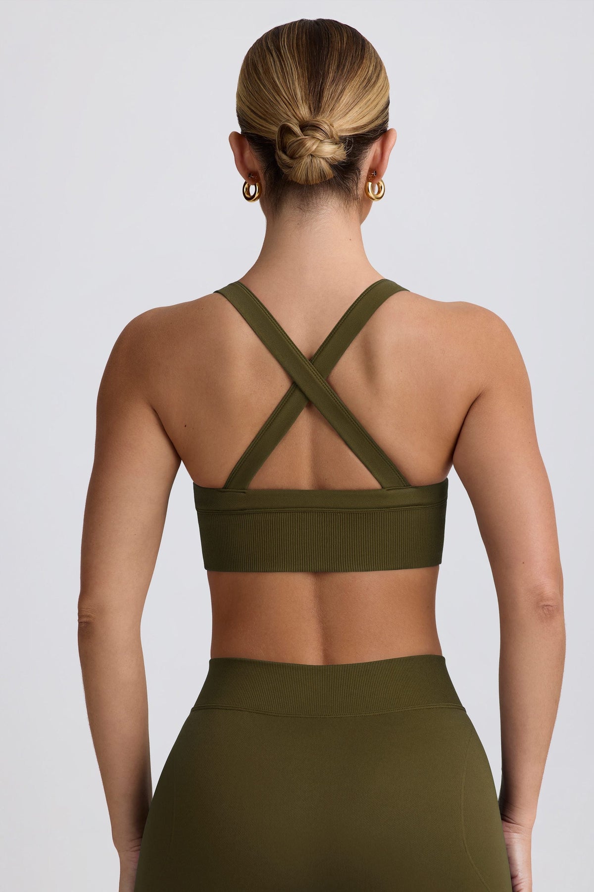 Super Sculpt Seamless Cross-Back Sports Bra in Dark Green
